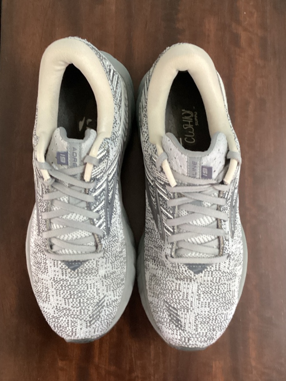 Brooks Adrenaline GTS 19 Women’s Gray Knit Running Shoes Size 10